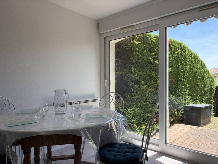 Appartement entier, T2 avec jardin privé, calme - 4 pers. in Saint-Georges-de-Didonne, Côte de Beauté