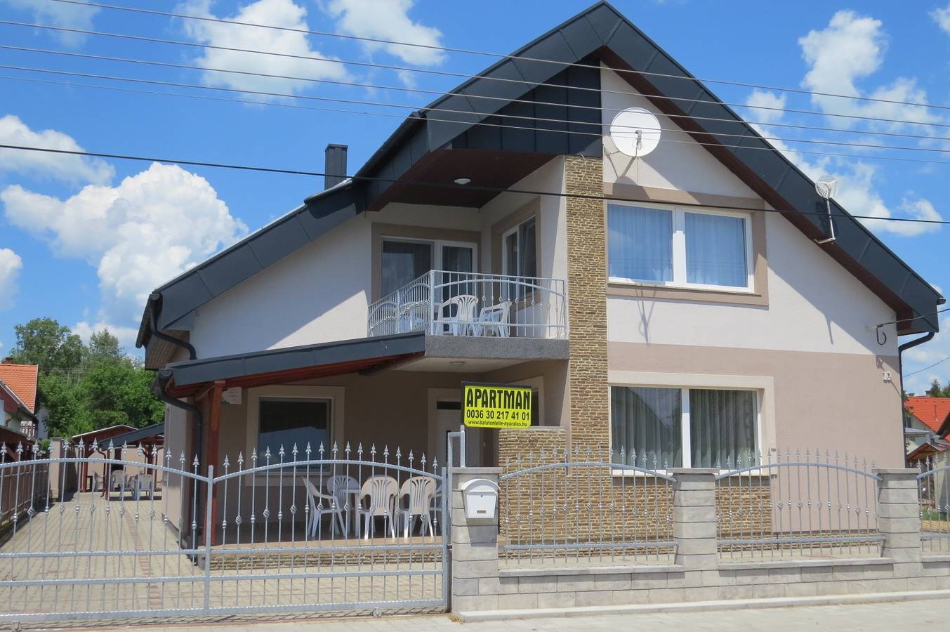 Ganze Ferienwohnung, 4+2 féröhelyes apartman in Balatonlelle, Plattensee Südufer