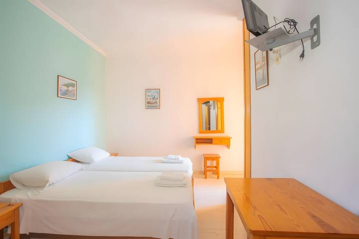 Entire studio, Studio Apartment 'Nidri View B3' with Mountain View, Wi-Fi and Air Conditioning in Nydri, Greece