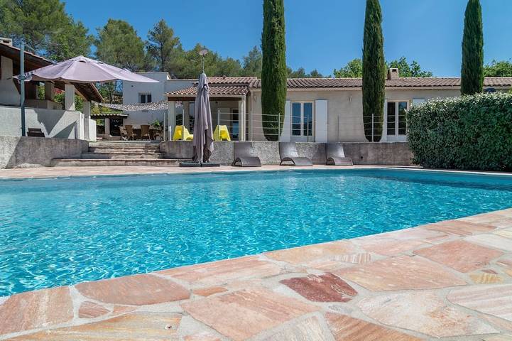 Maison de vacances pour 8 personnes, avec piscine à Rocbaron