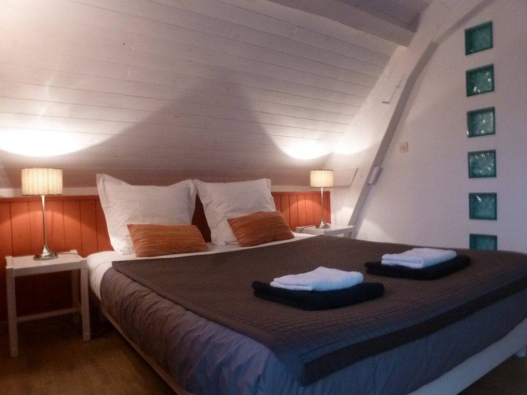 Chambres d'hôtes naturistes Les Saulaies - Chambre rouge in La Pouëze, Erdre-en-Anjou