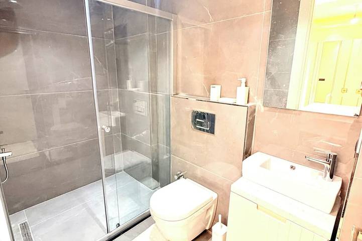 Appartement entier, 2-bedroom apartment 10 Mins to İstanbul Airport with AC in vibrant İstanbul in Arnavutköy
