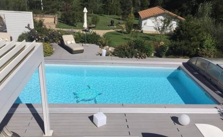 Gîte pour 5 personnes, avec piscine et vue dans La Monnerie-le-Montel