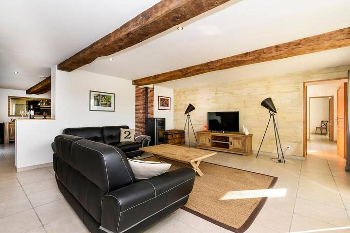 Location de vacances pour 8 personnes, avec piscine ainsi que vue et jardin, animaux acceptés à Saint-Sulpice-de-Faleyrens - 3