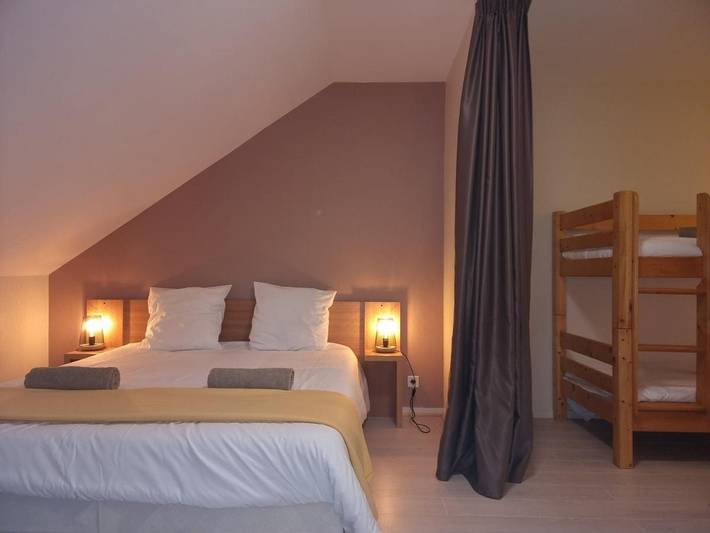 Appartement de vacances pour 4 personnes, avec sauna et piscine ainsi que balcon et jacuzzi, adapté aux familles