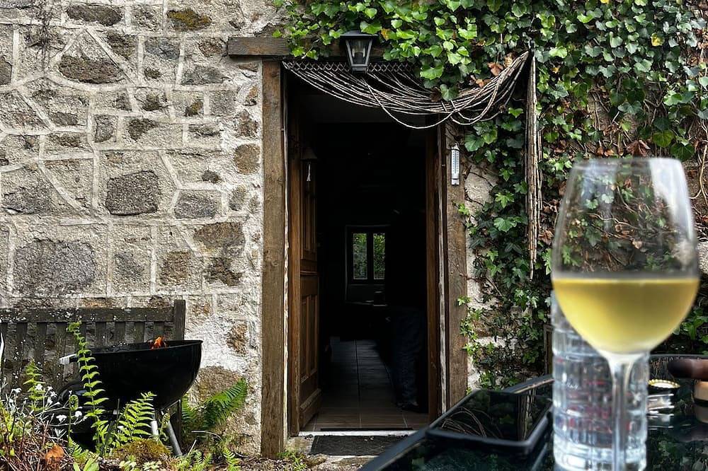 Charming house in a peaceful setting very close to Lac de Vassivière in Nedde, Región de Limoges