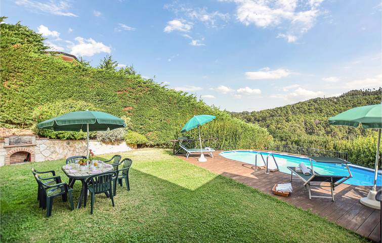 Pool-Apartment mit Meerblick, Parkplatz und Internet in Massarosa, Italienische Riviera