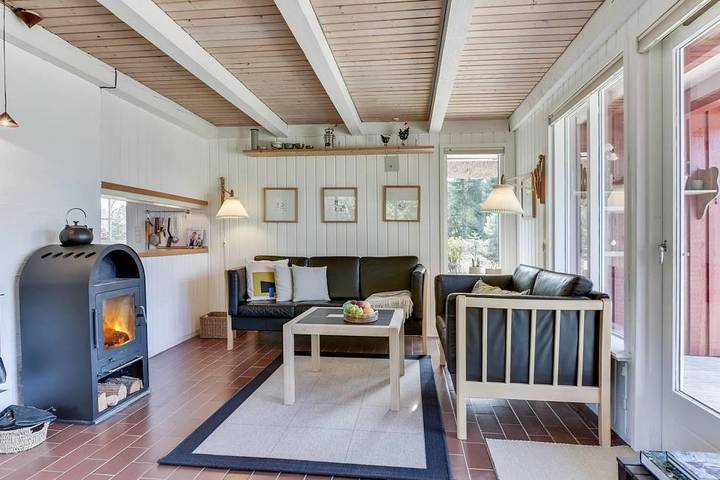 Rotes Ferienhaus mit Reetdach in Houstrup – Urlaub mit Komfort, Ruhe und Natur in Nørre Nebel, Varde