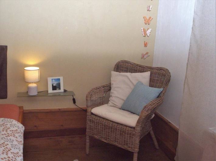 Location de vacances pour 2 personnes, avec vue ainsi que terrasse et jardin à Montfaucon - 2