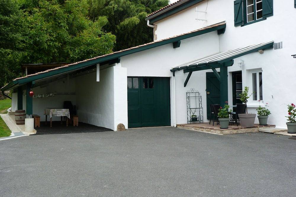 Appartement entier, Appartement de 50 m²  rénové dans maison Basque in Saint-Pée-sur-Nivelle, Région de Bayonne
