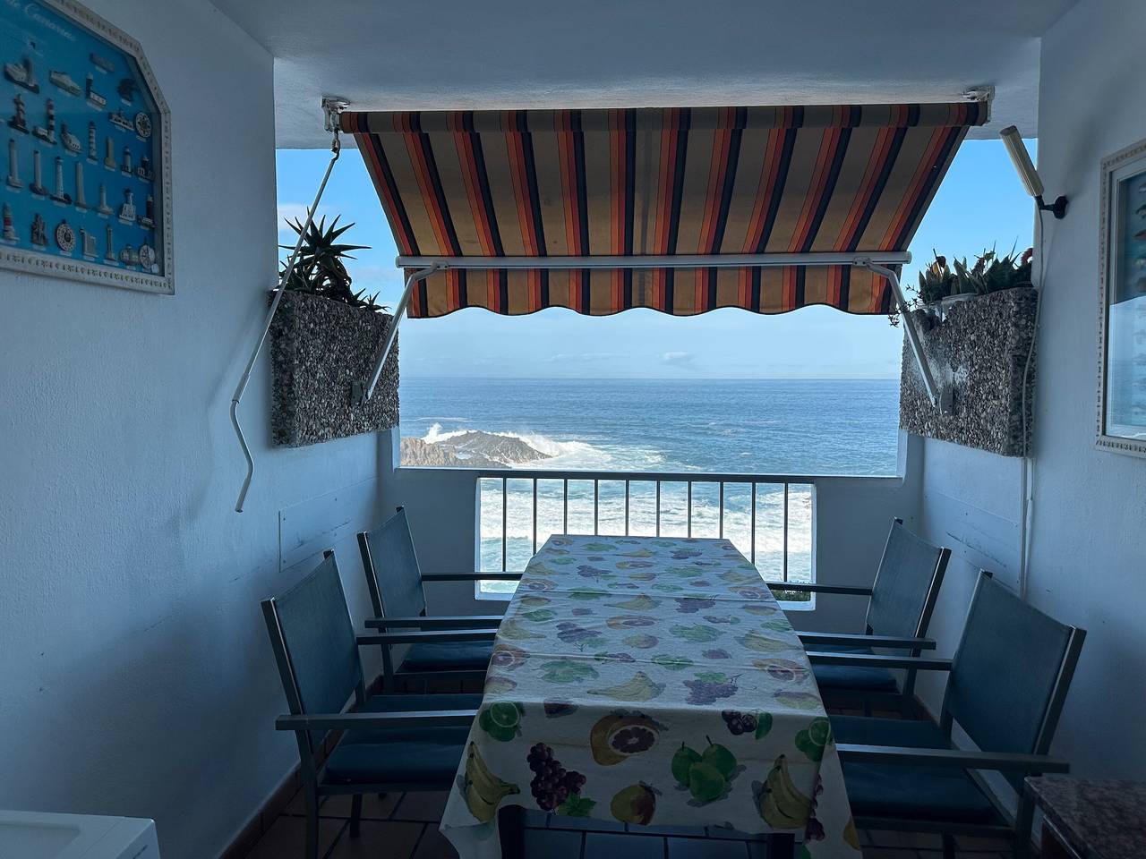 Apartamento entero, Apartamento de vacaciones 'Casita Acogedora Frente Al Mar' con terraza privada y Wi-Fi in El Pris, Tacoronte