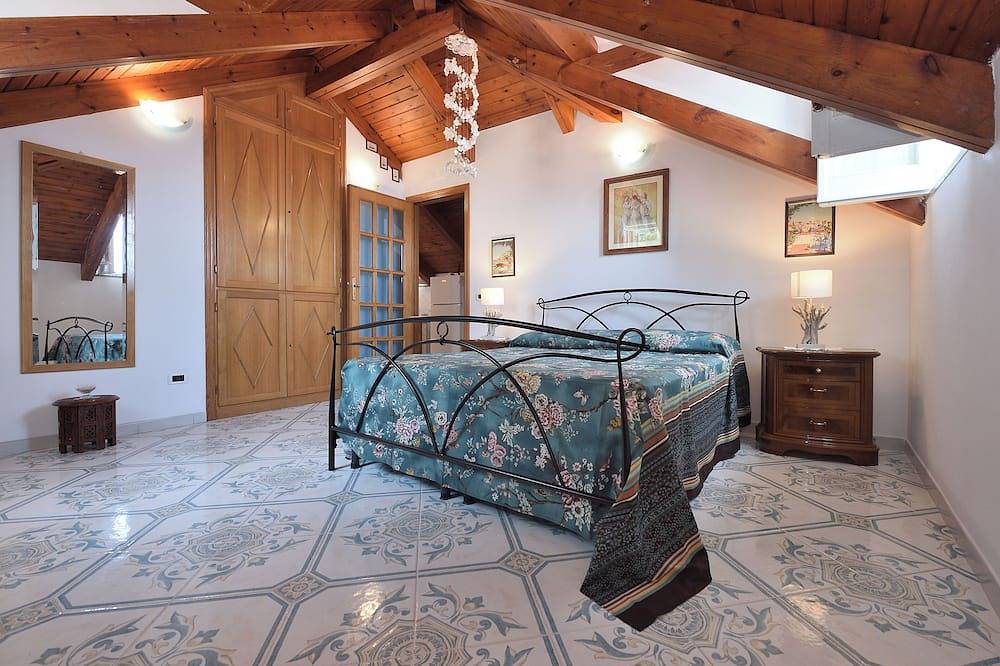 Cozy Attic in the Heart of the Pearl of the Amalfi Coast in Minori, Amalfi Coast