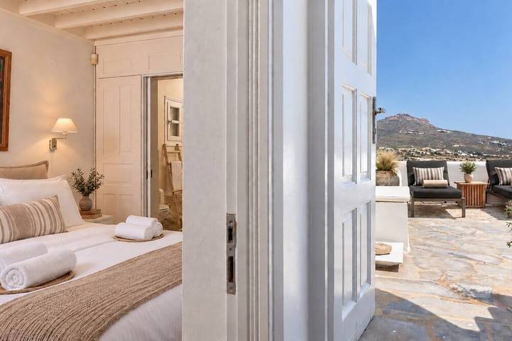 Zee En Zon Villa.  Een woning met persoonlijkheid op 200 meter van het strand in Kalafati, Mykonos