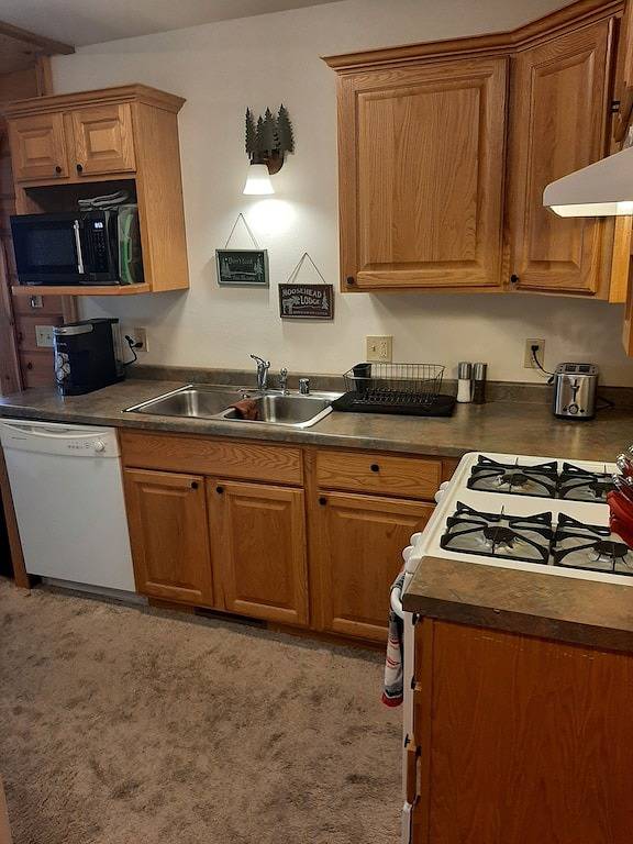 Cozy 2 Bed 2 Bath Cabin located next to Three Bears Resort in Warrens Wisconsin in Warrens, Monroe County (WI)