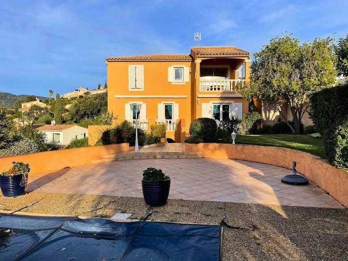 Villa pour 8 personnes, avec Piscine à La Londe-les-Maures