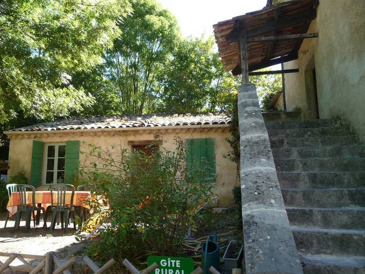 Gîte pour 5 personnes, avec balcon et jardin dans Terrain de tennis (Rémuzat)