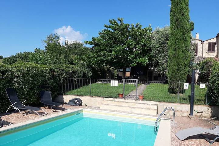 Agriturismo per 7 persone, con giardino, con animali domestici in Montalcino