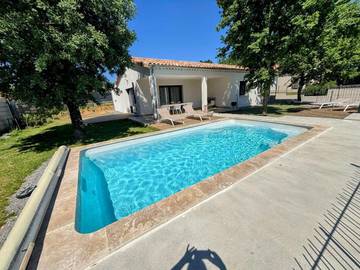 Location de vacances pour 10 personnes, avec jardin ainsi que vue et piscine à Rosières (Ardèche)