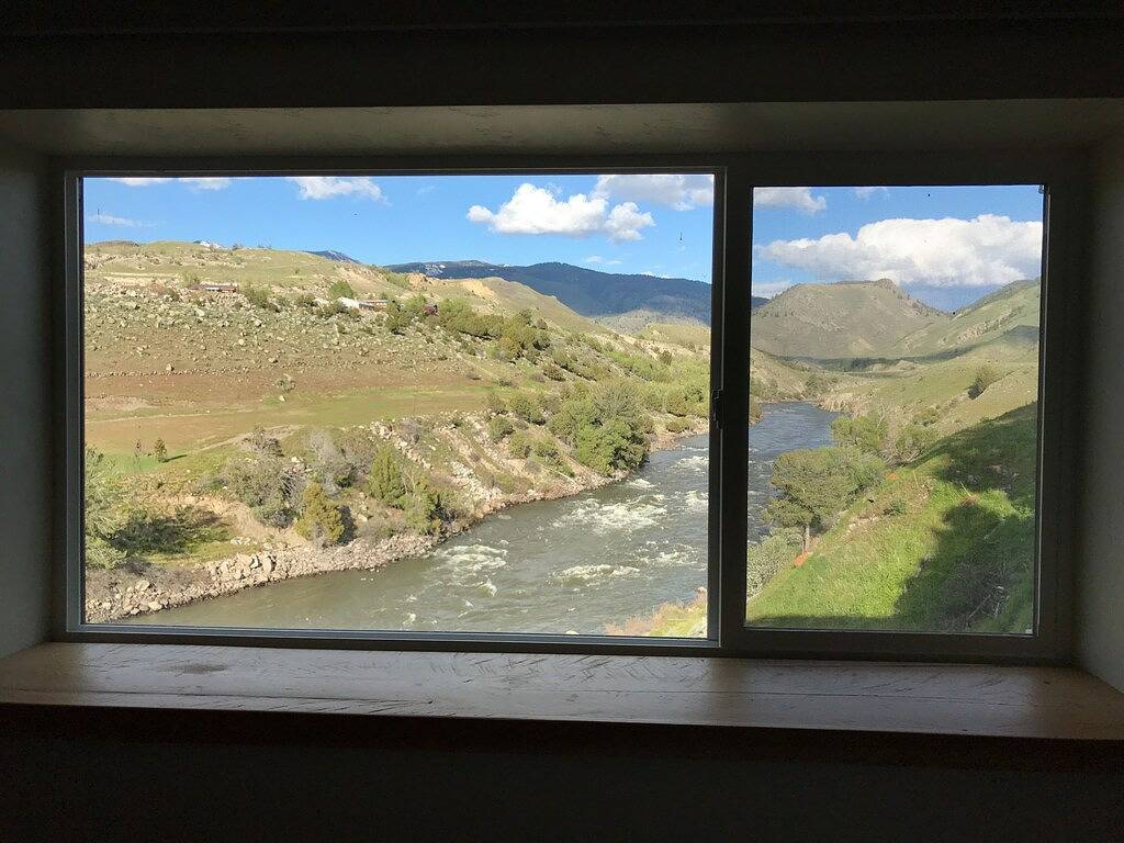 Ganze Wohnung, Erstaunliche Aussicht auf Yellowstone Park & River. Eine halbe Meile vom Eingang zum North Park entfernt in Gardiner, Absaroka Range