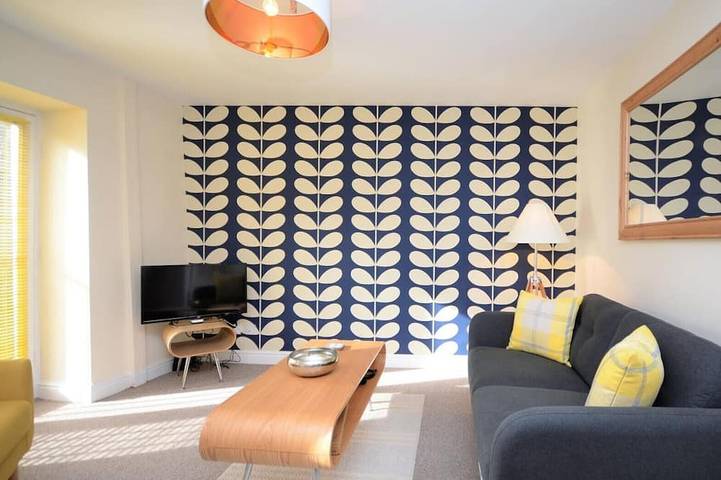 Entire apartment, Riverside Apartment in the heart of the Harbour Town of Aberaeron in Aberaeron, Cardigan Bay