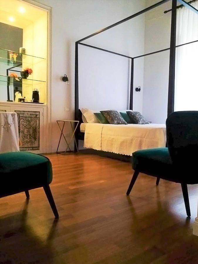 Alojamiento y desayuno para 2 personas, con vistas y balcón en Palermo