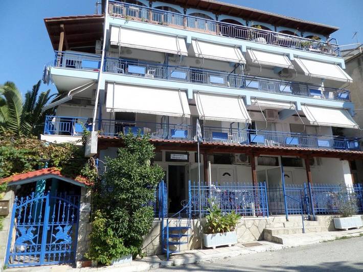 Gîte pour 4 personnes, avec terrasse et vue dans Nea Kallikratia