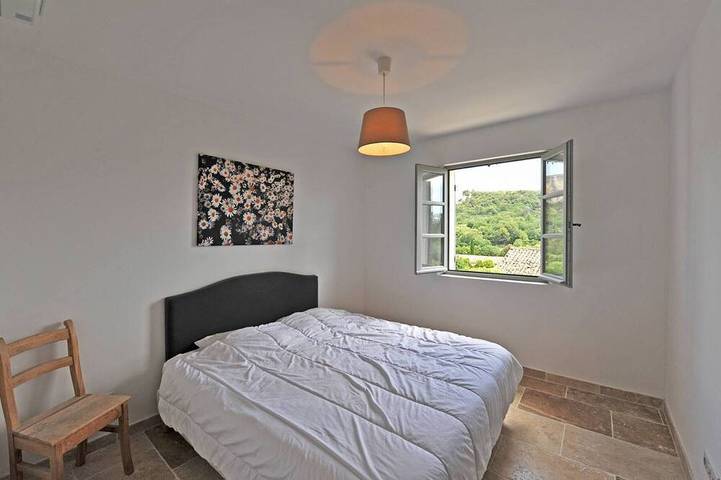 Gîte pour 6 personnes, avec jardin à Lioux - 2