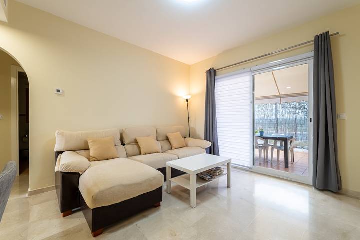 Casa de férias para 5 pessoas, com Varanda e Jardim e ainda Piscina infantil and Vista para o lago em Urbanizacion Costa Esuri