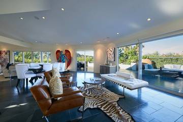 Vacation Home for 12 Guests in Los Angeles, Los Angeles County, Picture 2