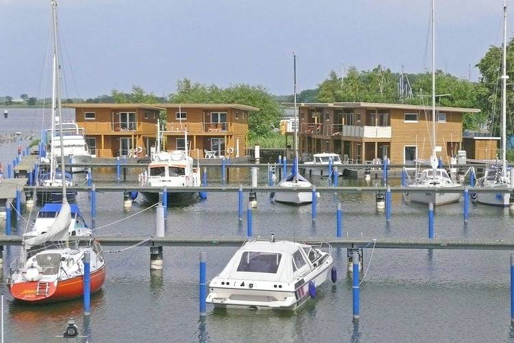Hausboot in Barth am Barther Bodden in Barth, Vorpommern-Rügen