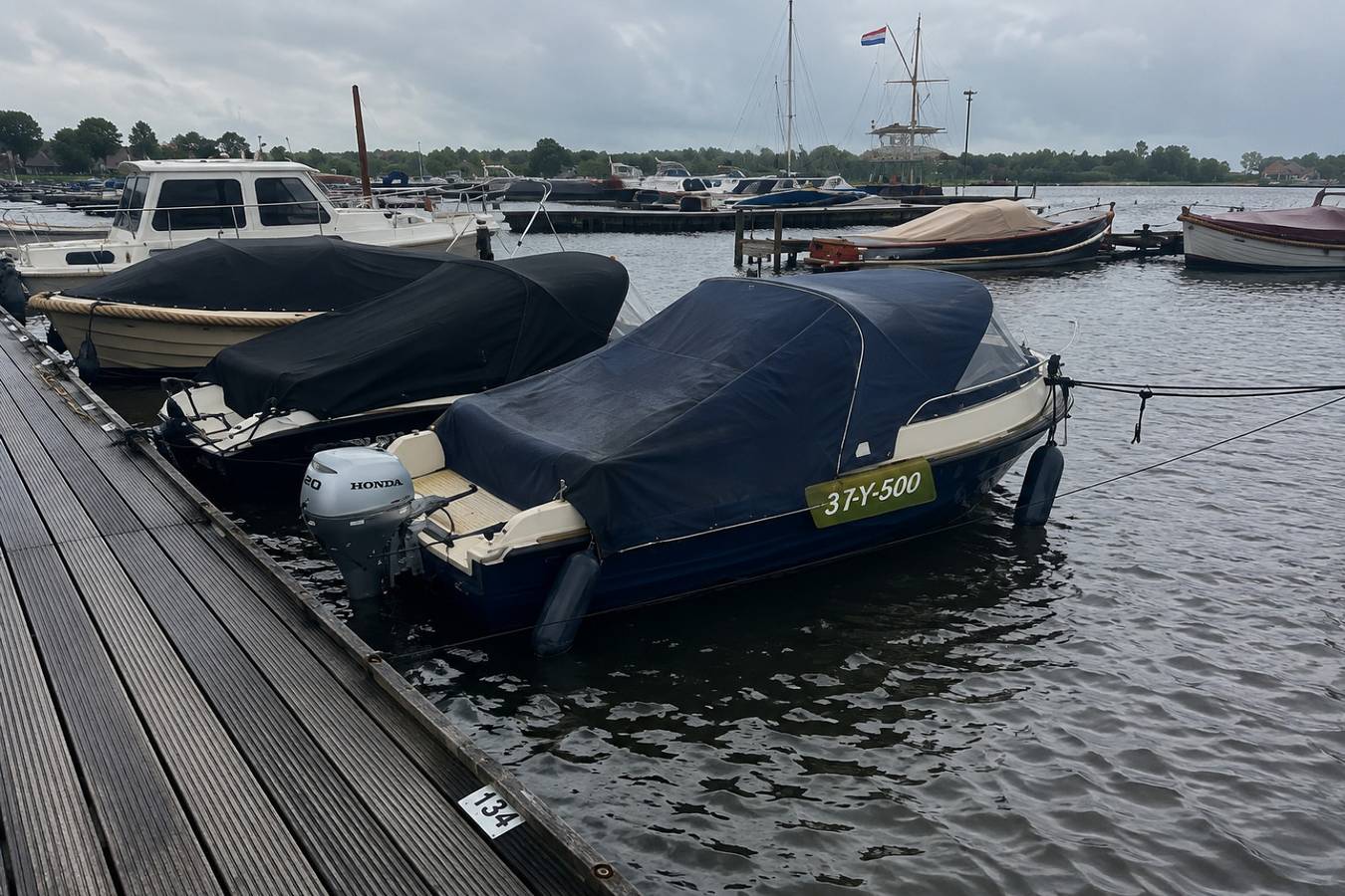 Gemütliches 4-Personen-Hausboot auf den Loosdrechtse Plassen | eigenes Sup und Kanu in Loosdrecht, Groene Hart