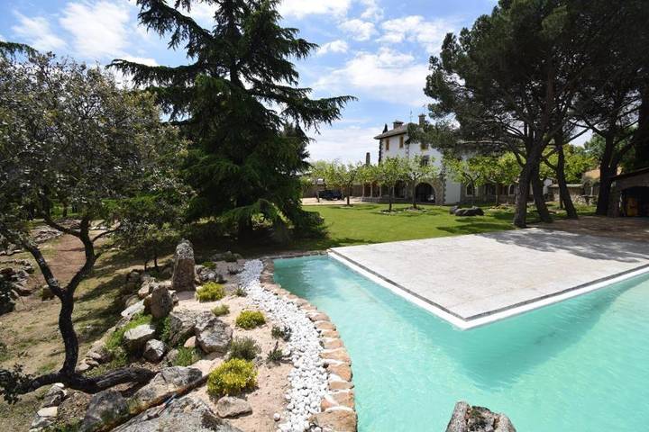 Alojamiento y desayuno para 2 personas, con Terraza además de Jardín y Piscina en Torrelodones - 2