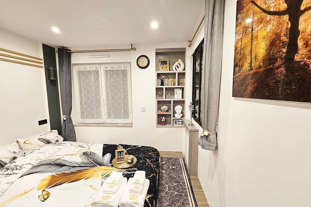 Entire apartment, Apartment - Sleeps 4 - Balcony - Aircon in Le Kremlin-Bicêtre, Val-de-Marne