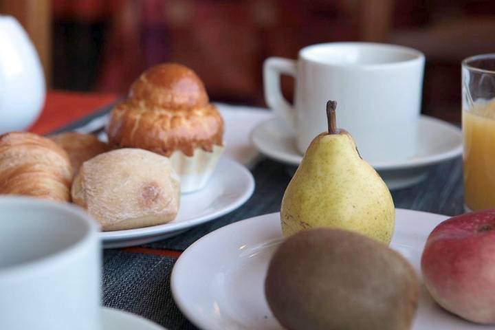 Hôtel pour 4 personnes, avec terrasse et vue ainsi que jardin et piscine, animaux acceptés à Saint-Chinian - 4