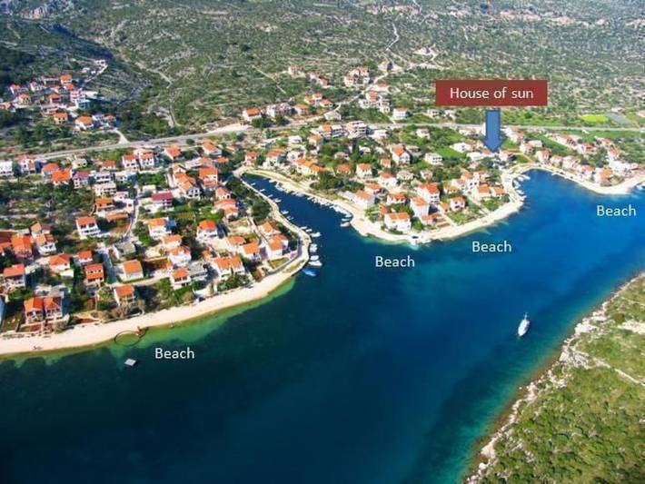 Großes, strandnahes Ferienhaus in Podglavica in Rogoznica, Šibenik-Knin