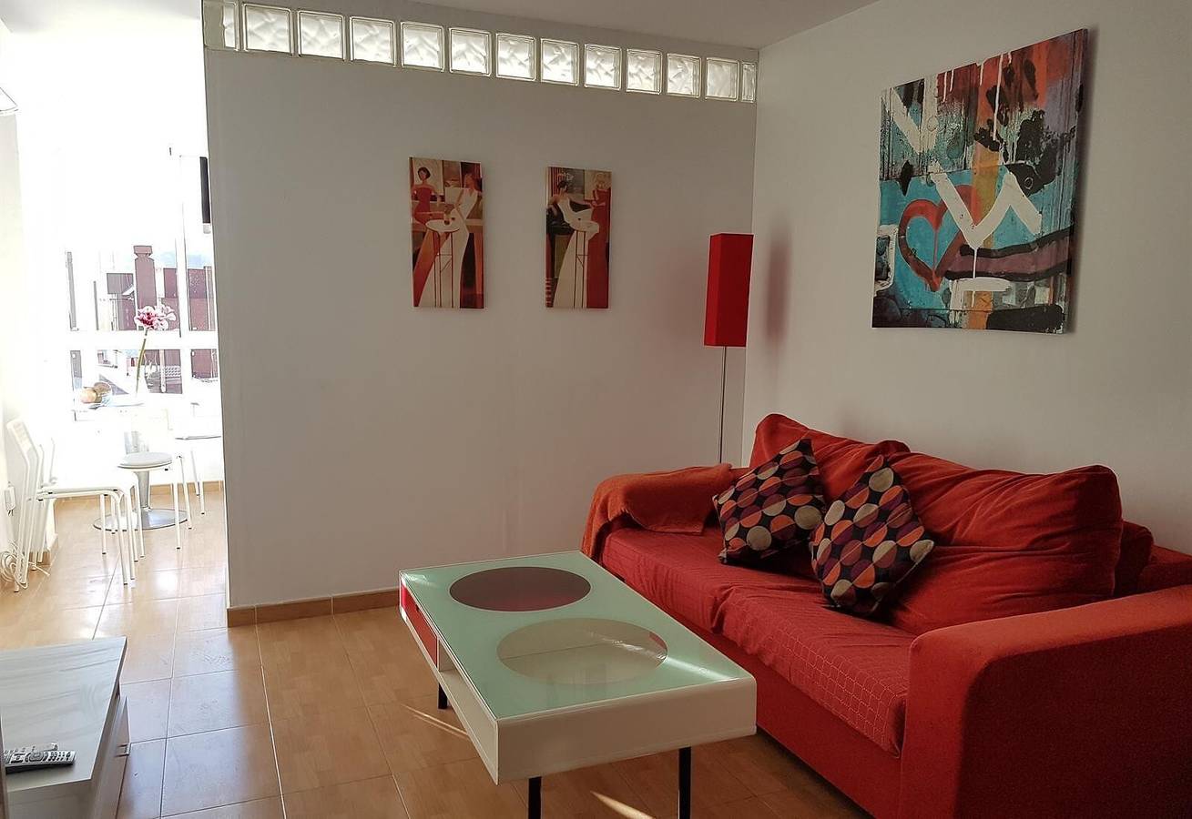 "Mini penthouse with Stunning Seaviews", piscina compartida y jardín in Nerja Centre, Nerja
