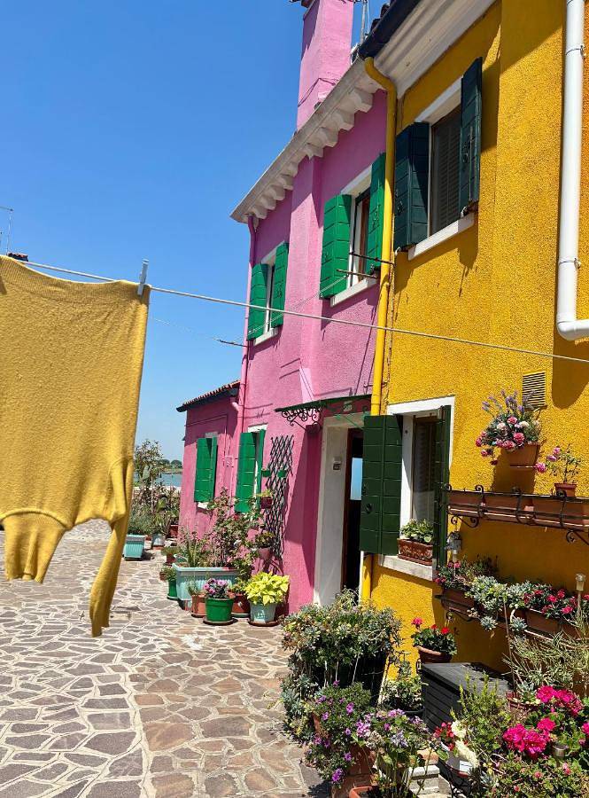Night Galleria holiday home - bed & art -sea view in Burano, Venedig