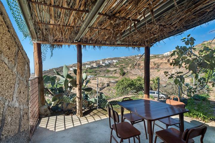 Ganze Wohnung, Ferienwohnung 'Eco Holidays House Races' mit privater Terrasse, privatem Garten und Wi-Fi in La Zarza (Canary Islands), Fasnia