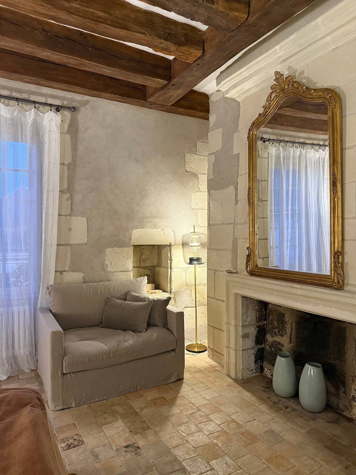 Gästezimmer „Joséphine“ mit Gemeinschaftspool, gemeinsamer Terrasse und Wlan in Restigné, Loire-Tal