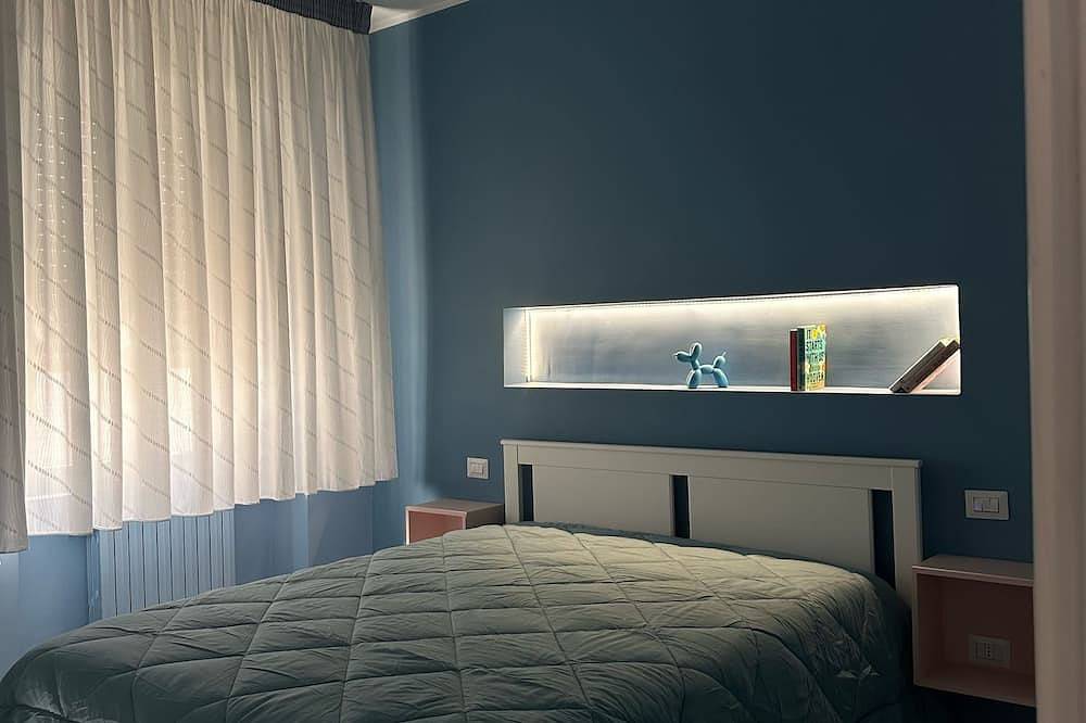 Apartamento entero, Between sea and castle. Bright, beachfront apartment. Sleeps 4 in Barletta, Via Francigena