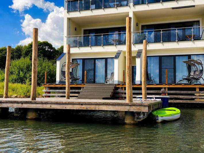 Ferienwohnung für 8 Personen, mit Balkon und Terrasse sowie Garten und Seeblick