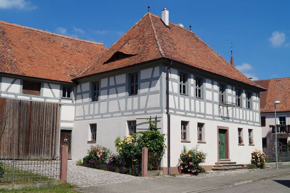 Ferienhaus Ickelhaus 1, 4 Schlafzimmer, Kamin, Garten, Massage, nähe Therme in Bad Windsheim, Romantische Straße
