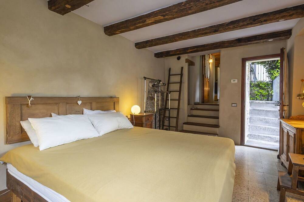 Schönes alleinstehendes Ferienhaus für 6 Leute mit  W-Lan, Tv und Balkon in Mergozzo, Comune di Mergozzo