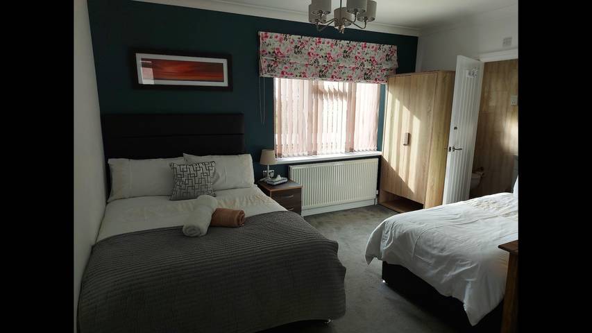 Familienzimmer mit eigenem Bad in Harrow, London