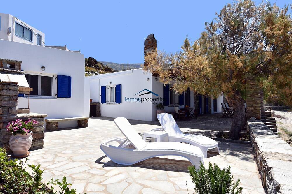 La \"Stone Beach House\" proprio sulla spiaggia di Kampi, vicino a Koundouros in Kea