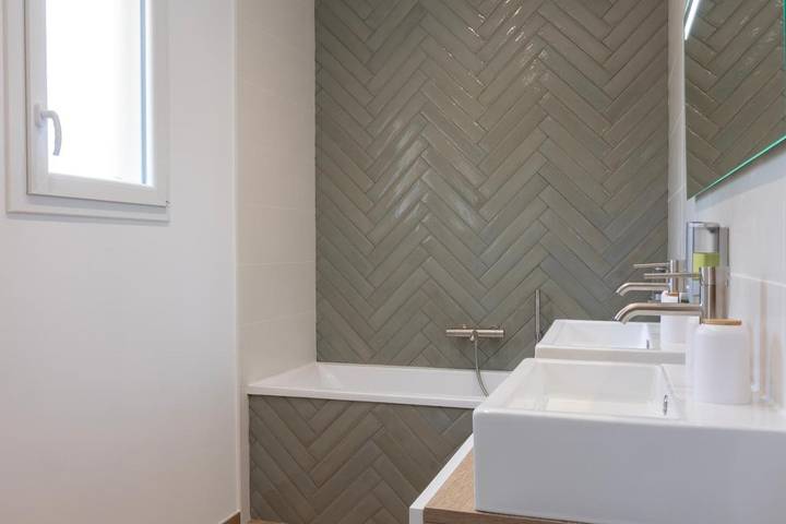 Location de vacances pour 6 personnes, avec piscine ainsi que jacuzzi et jardin dans Plage du Péro - 4