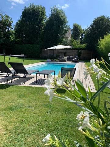 Cottage pour 10 personnes, avec piscine et jardin, adapté aux familles à Vaucresson