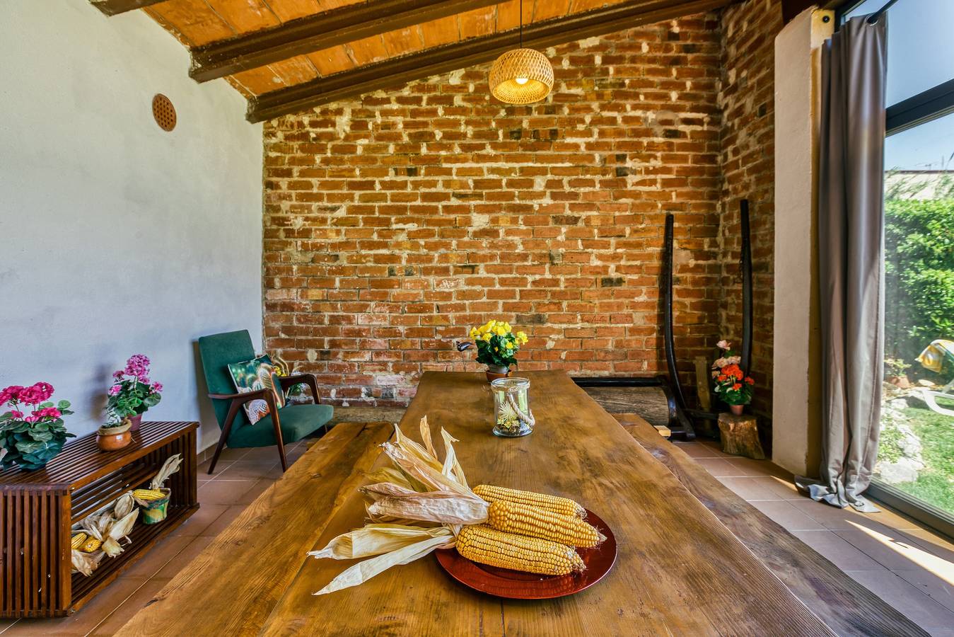 Apartamento entero, Casa de vacaciones 'Castell del Montgrí Baix' con vistas a la montaña y Wi-Fi in Torroella de Montgrí, Costa Brava
