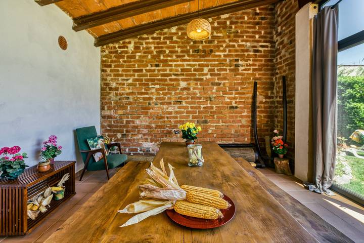 Apartamento entero, Casa de vacaciones 'Castell del Montgrí Baix' con vistas a la montaña y Wi-Fi in Torroella de Montgrí, Costa Brava