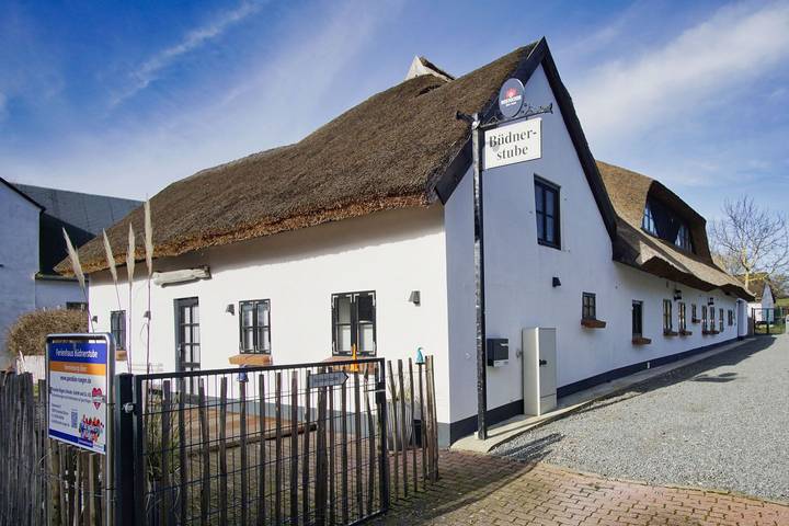 Ferienwohnung für 4 Personen, mit Garten und Pool sowie Sauna in Middelhagen